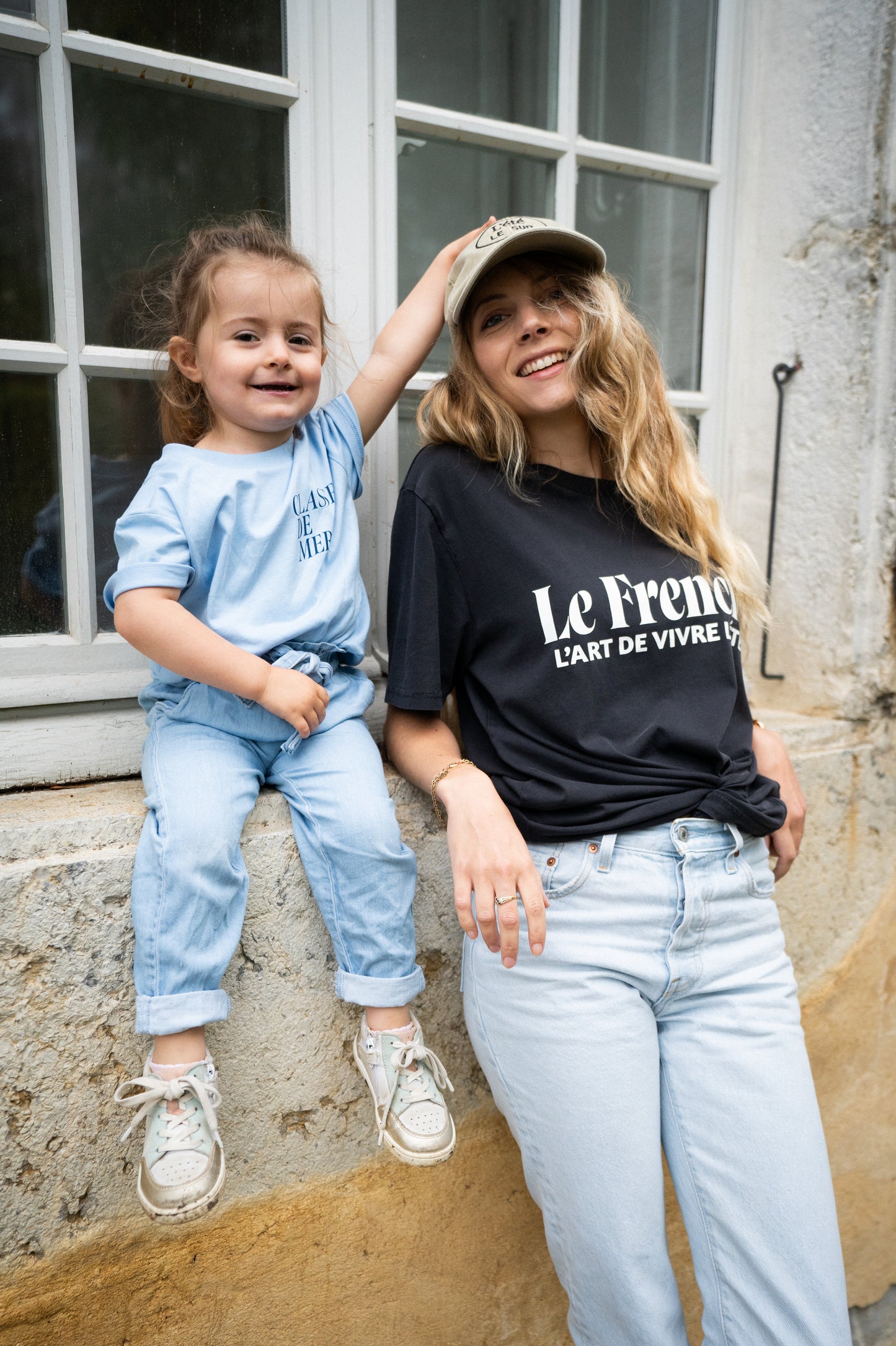 Art de vivre. L'été unisex cotton t-shirt