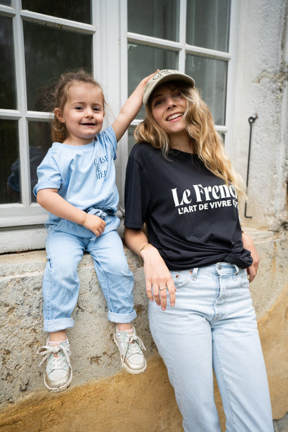 Art de vivre. L'été unisex cotton t-shirt