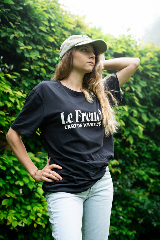 Art de vivre. L'été unisex cotton t-shirt