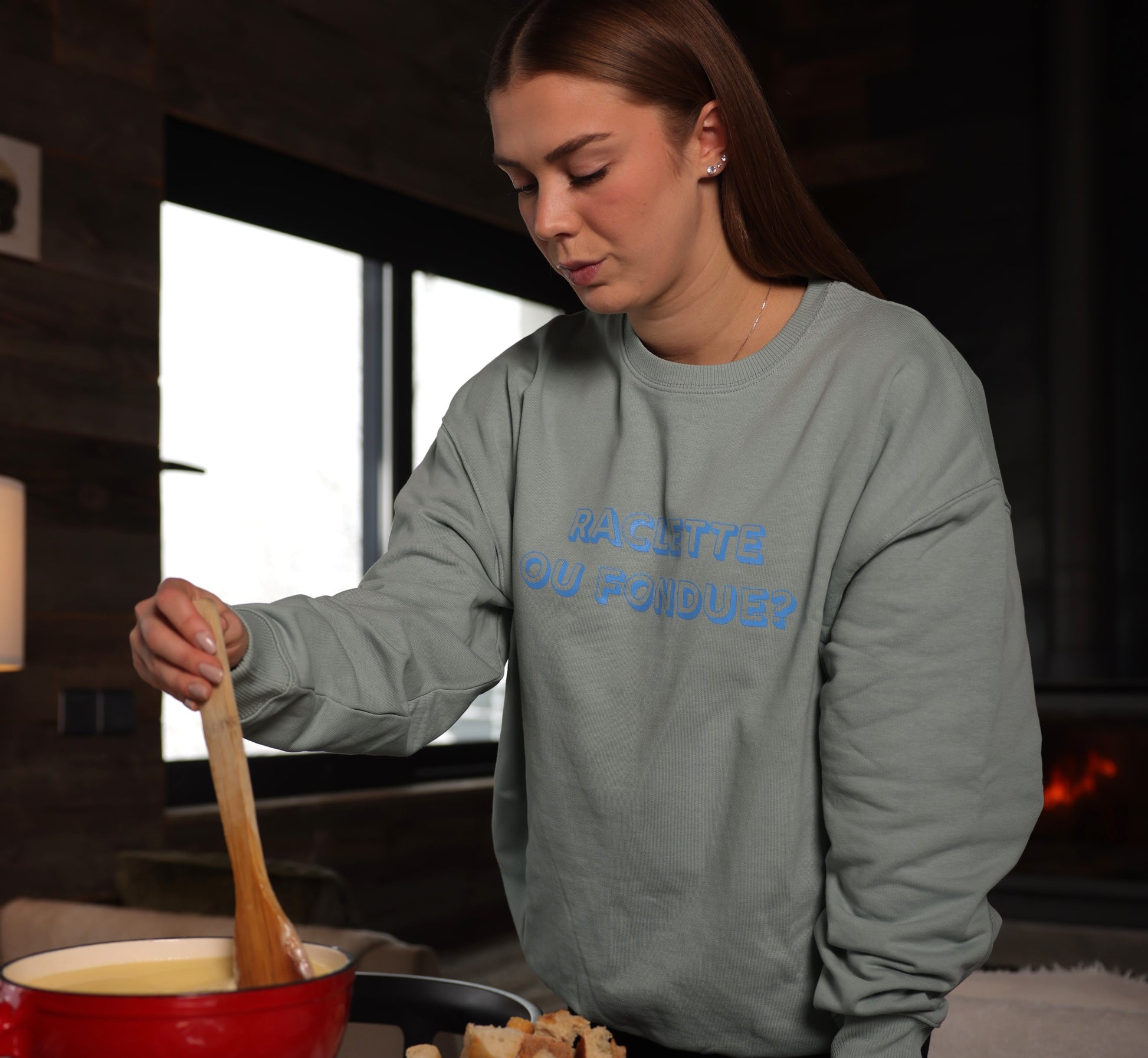 Fondue ou raclette? unisex boxy sweater - Les Petits Basics